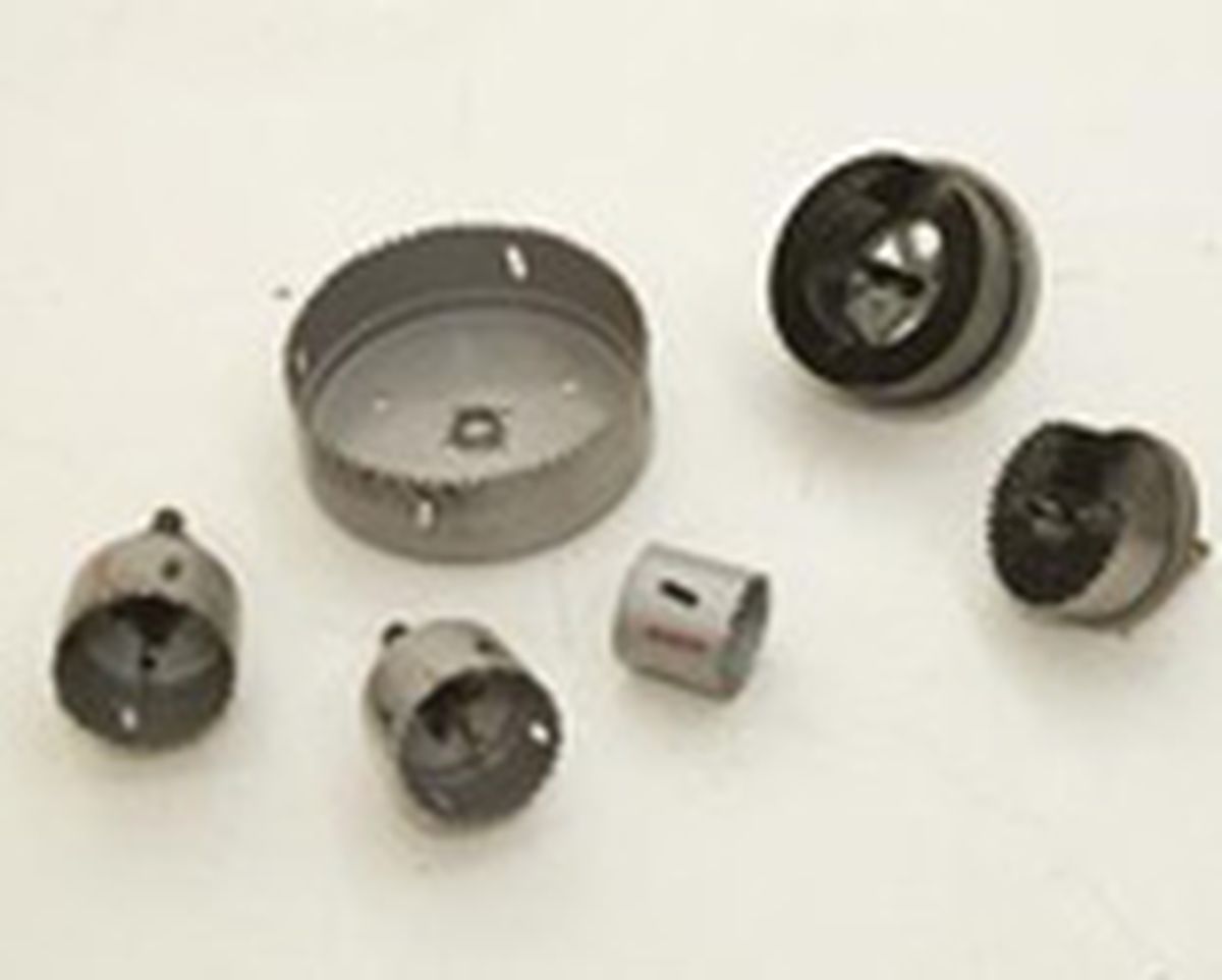 brico 0513 2 colocacion foco empotrado sierra corona paso3