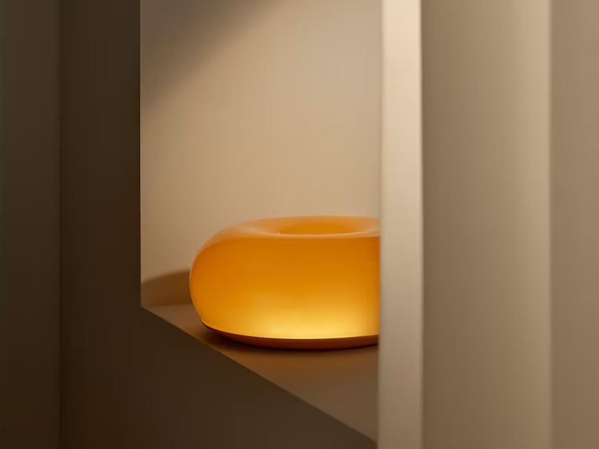 Lámpara donut VARMBLIXT.