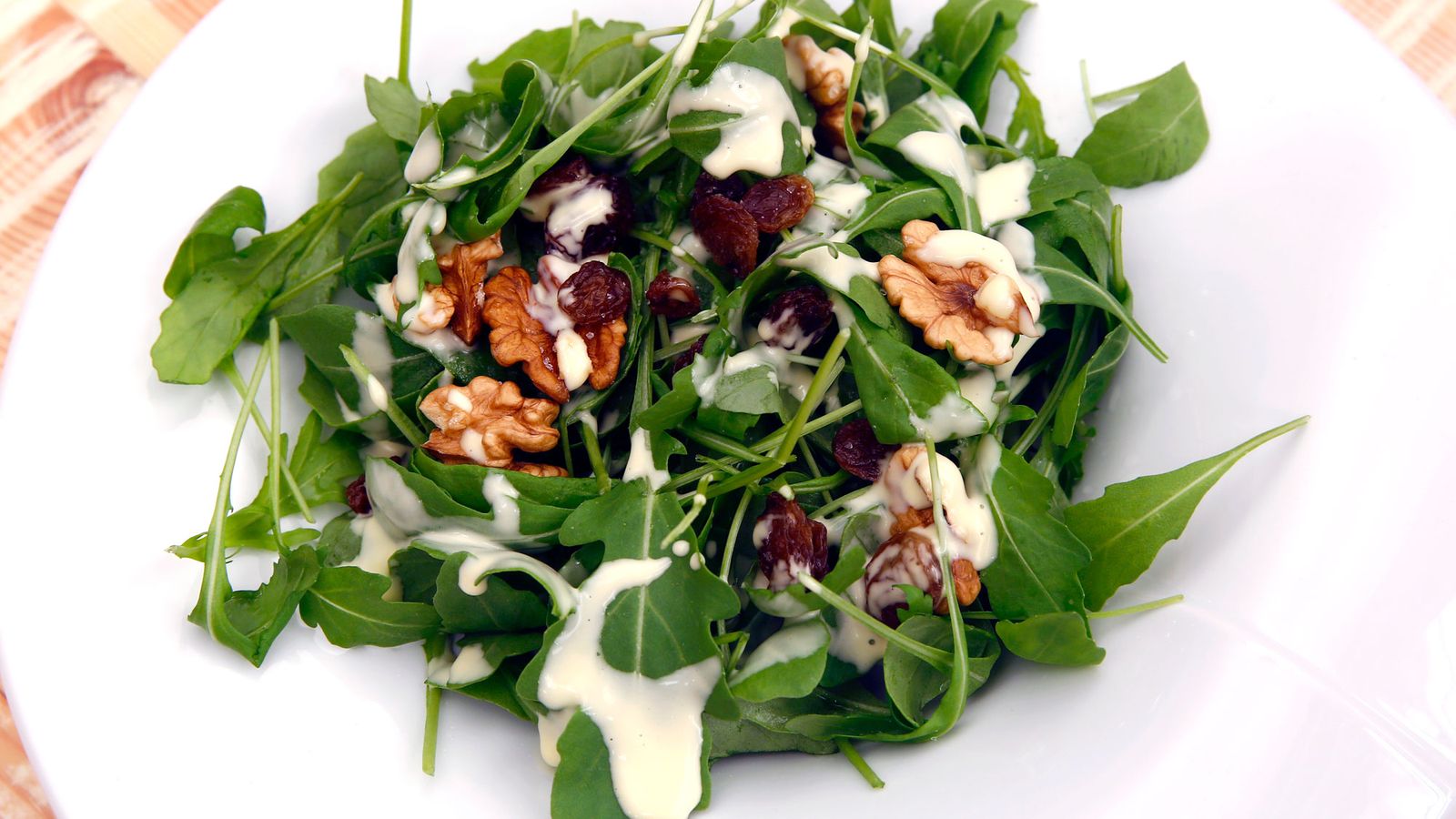 5597 2 Ensalada de rucula, pasas y nueces xl