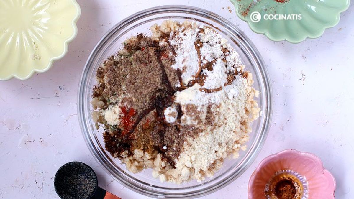 Mezclamos todos los ingredientes para la masa