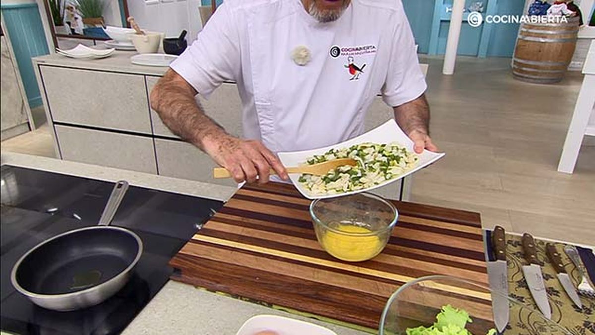 tortilla de bacalao con ajetes y pimientos por karlos arguinano tortilla