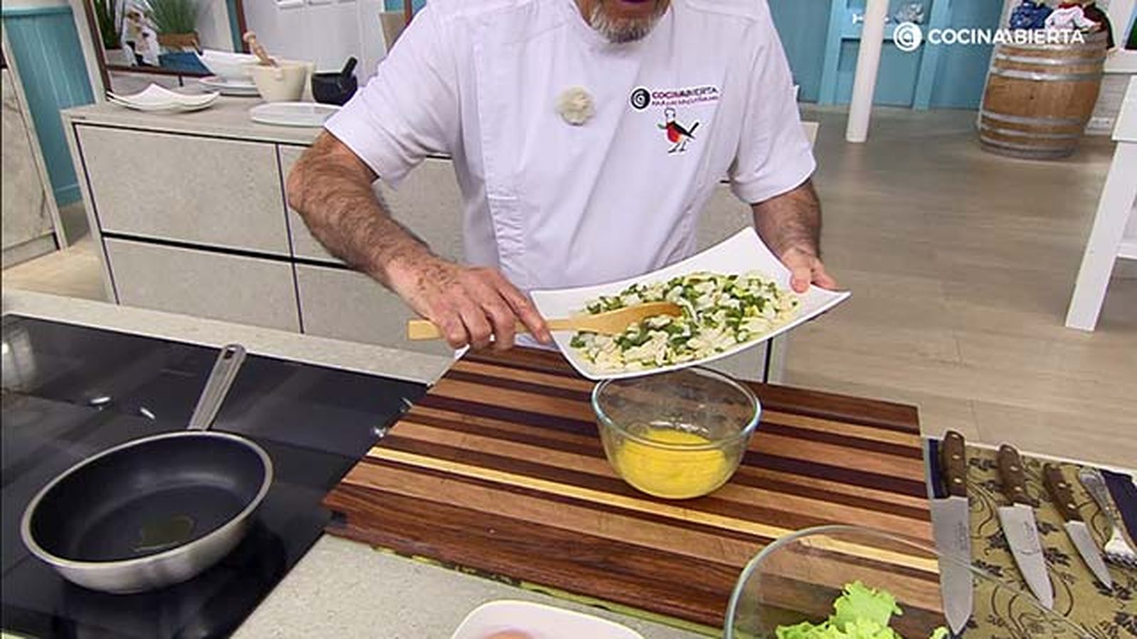 tortilla de bacalao con ajetes y pimientos por karlos arguinano tortilla