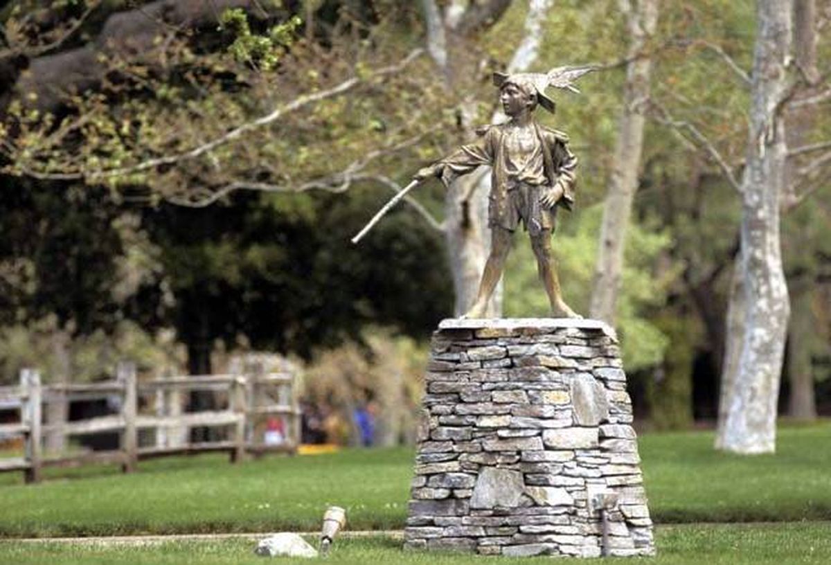 escultura neverland michael jackson