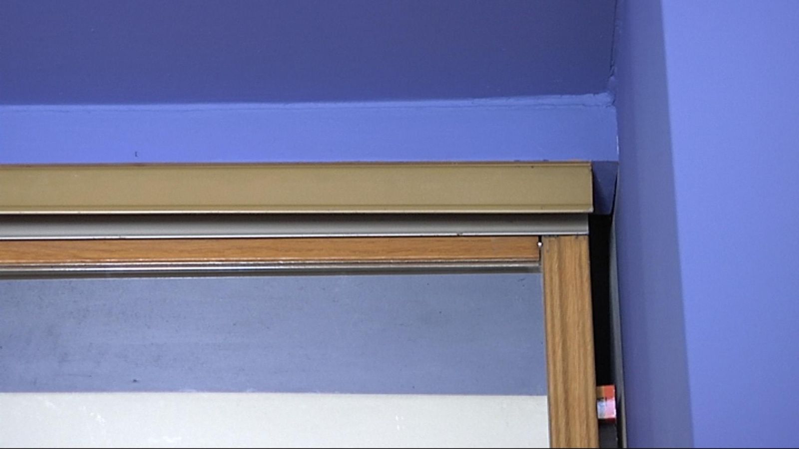 Fijar remate en puerta corredera