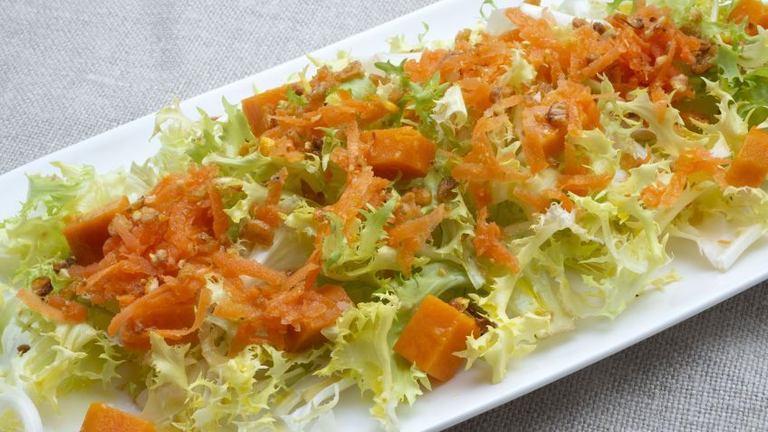 ensalada de escarola boniato y maiz tostado