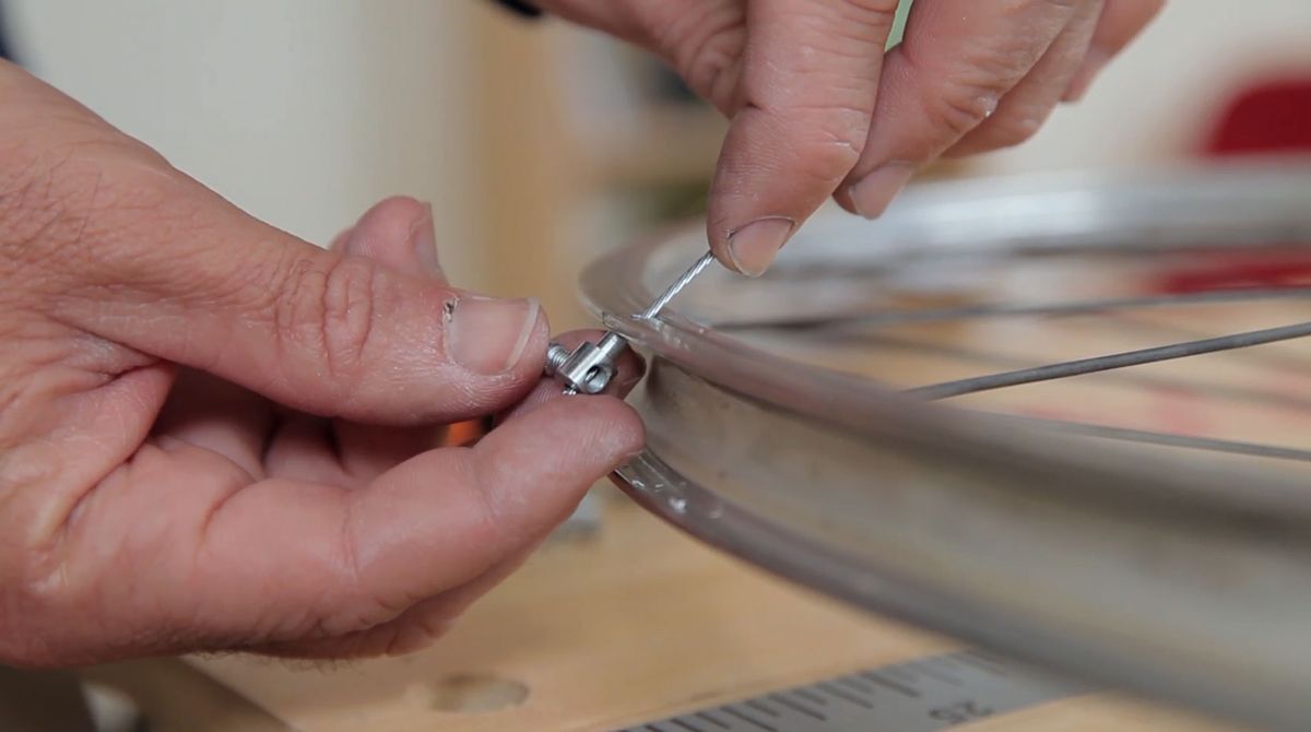 Árbol de Navidad con llanta de bicicleta paso 4