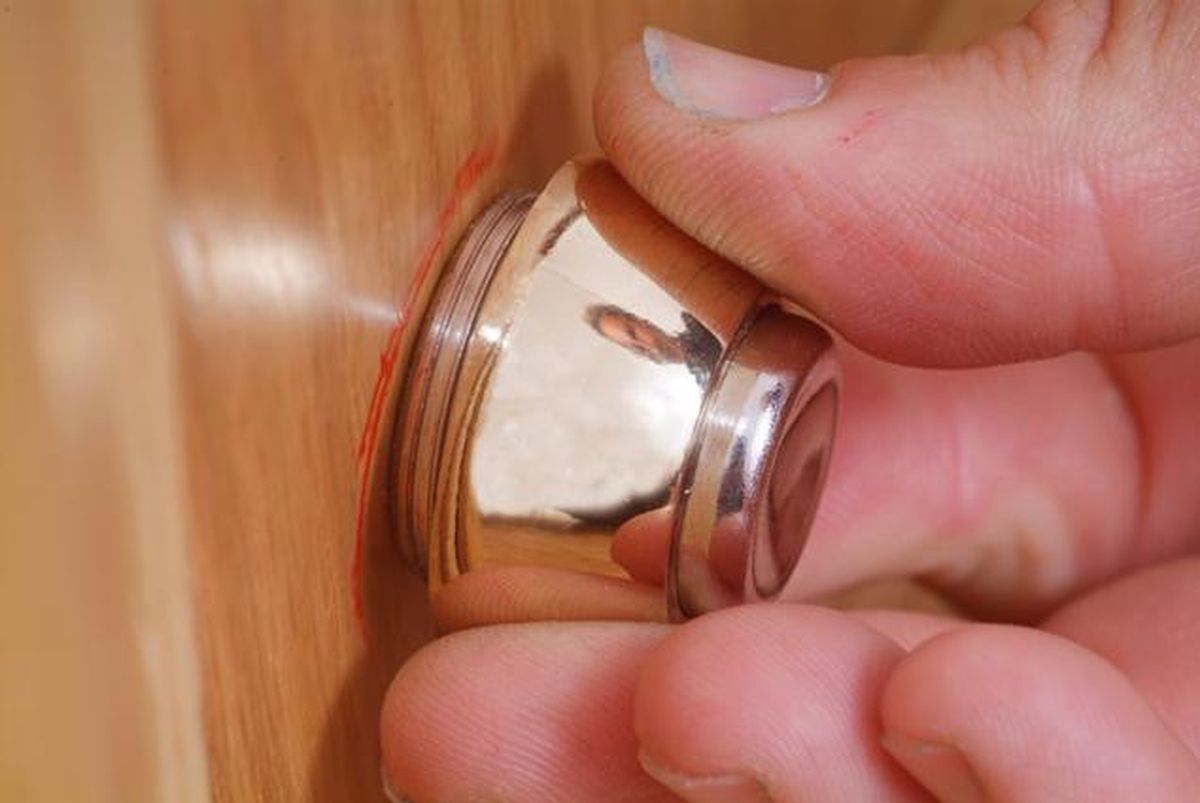 brico1 0461 topes puerta pared paso 6