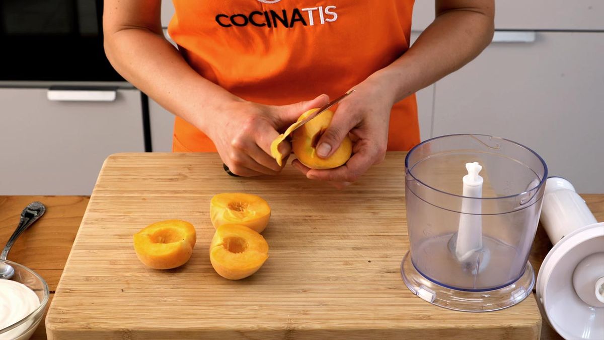 Receta de polos de melocotón y yogur natural  paso 1