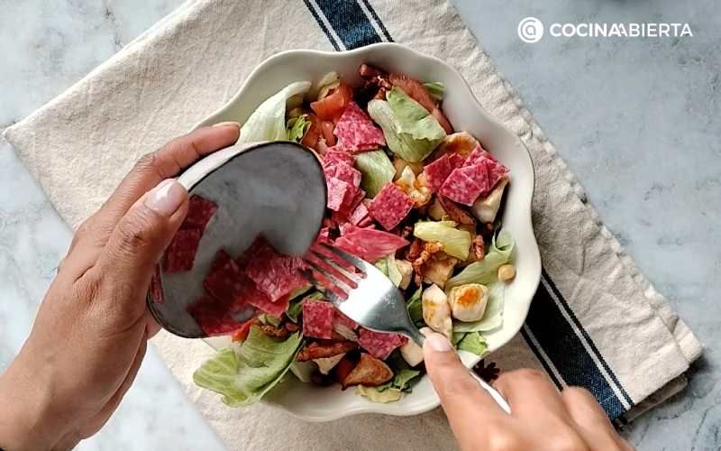 Añade el salami