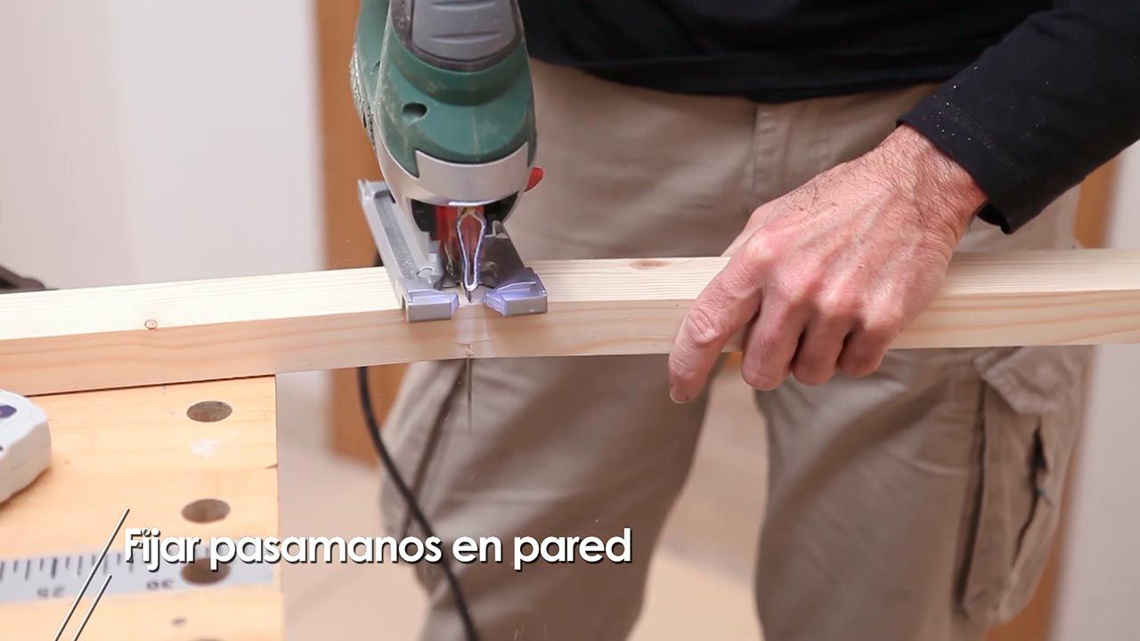 Como fijar un pasamanos en la pared paso 1