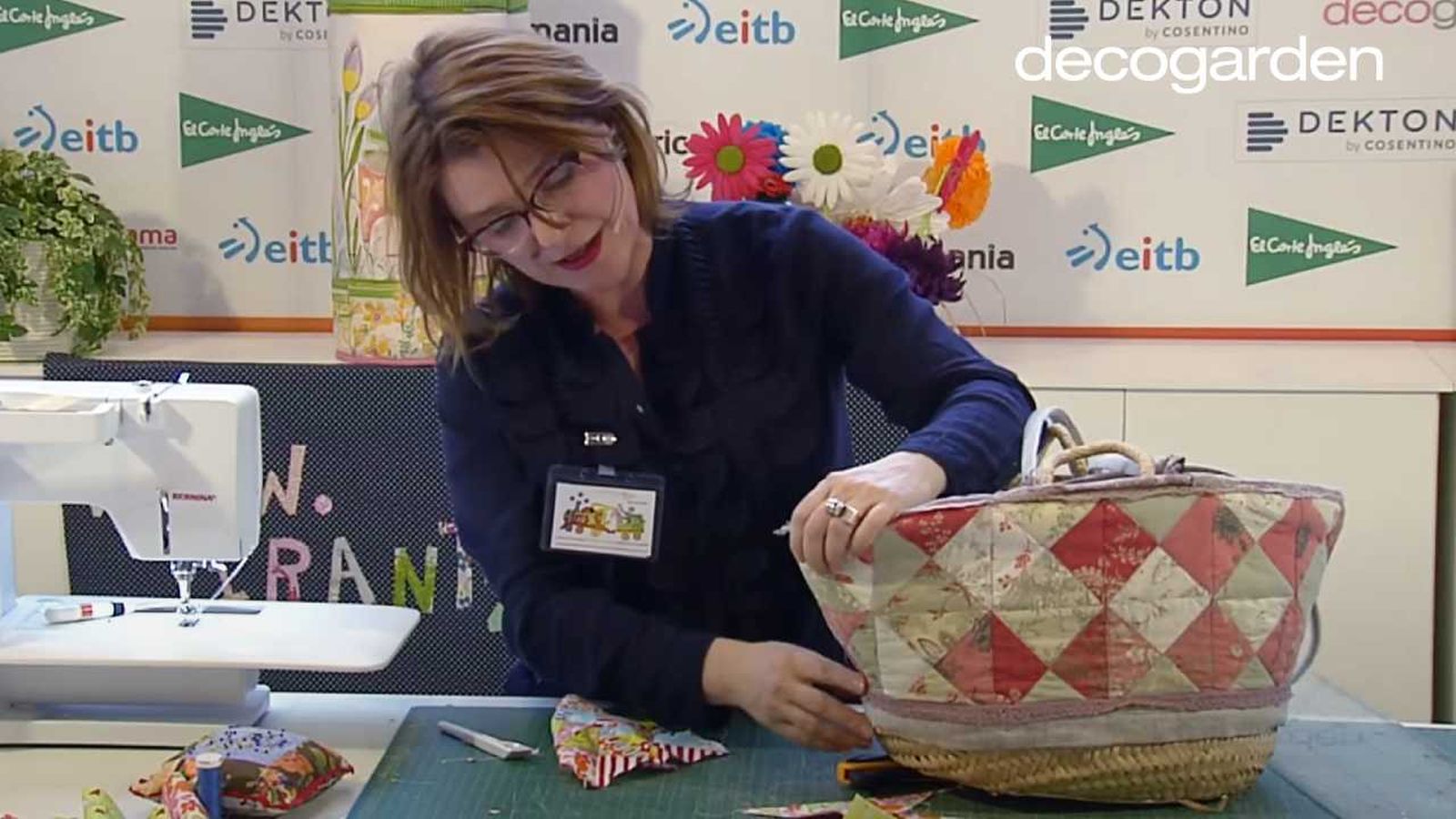 Irantzu Tzu junto al capazo forrado.