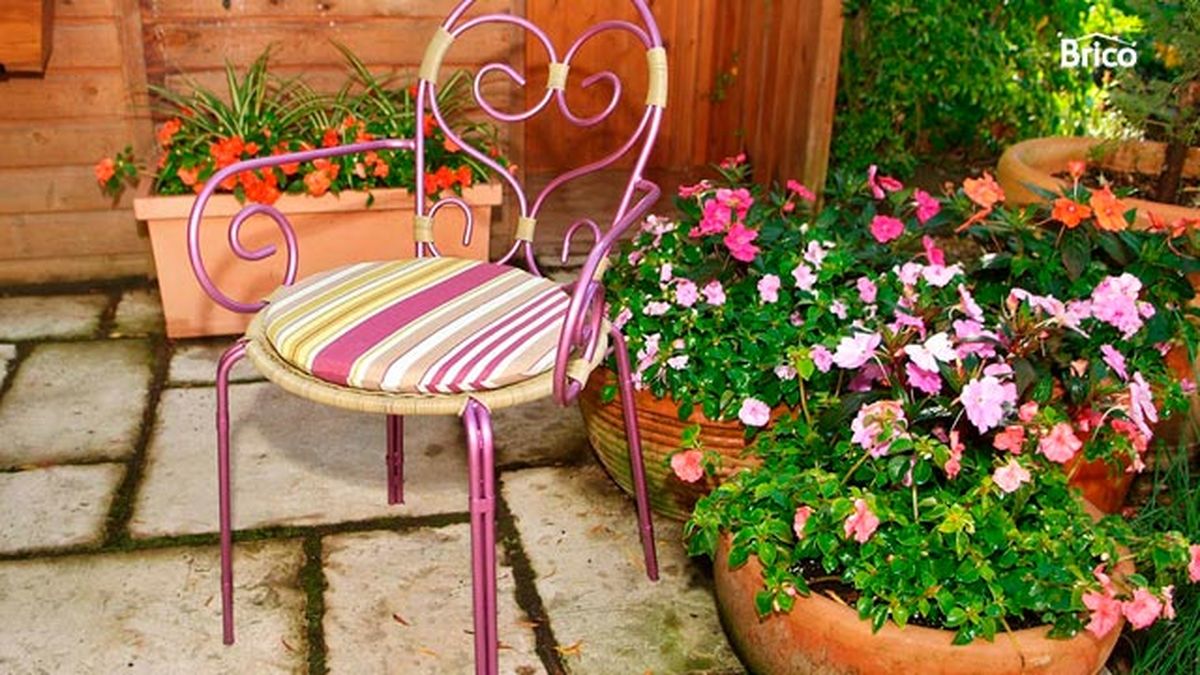 Como restaurar una silla de hierro de exterior