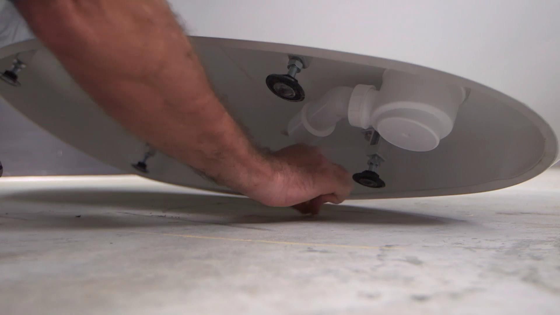 Cómo instalar una bañera exenta paso 1