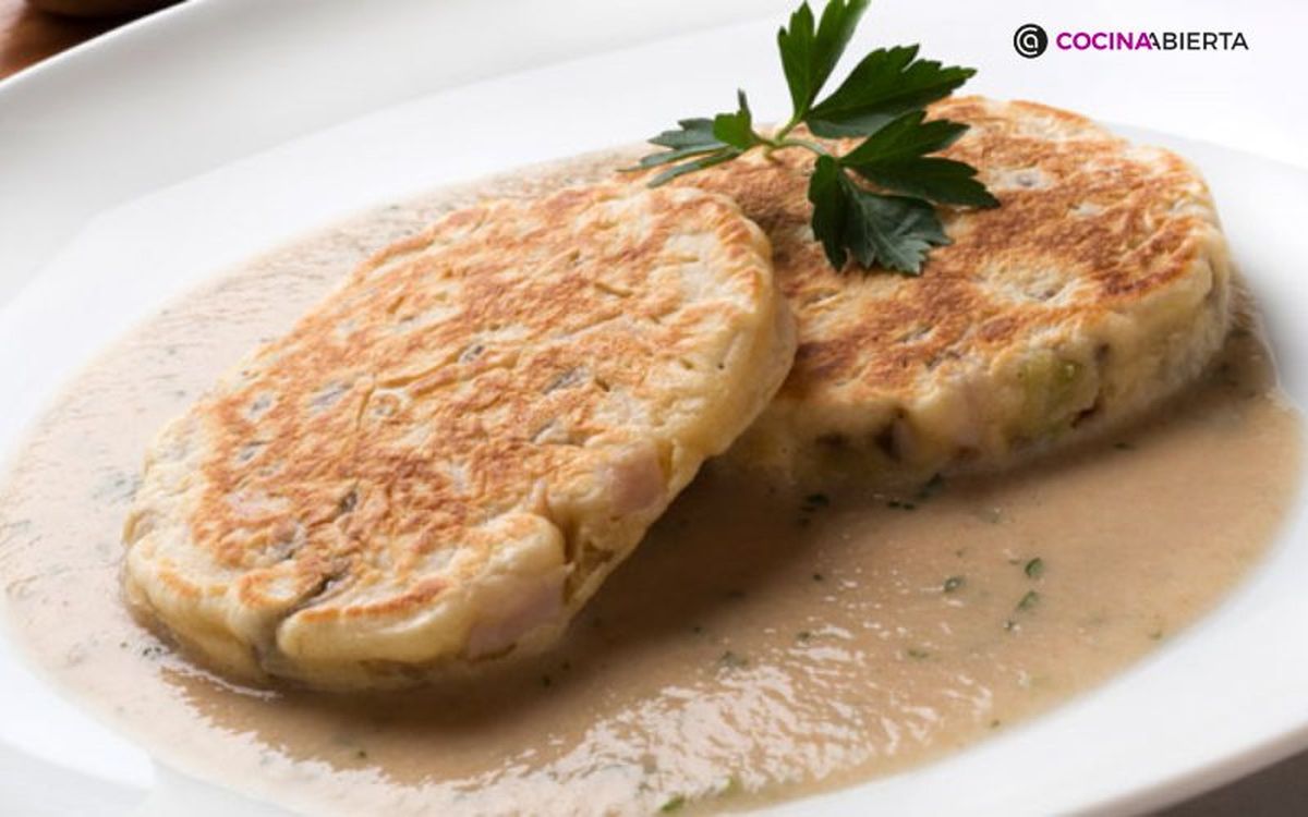 Tortitas de pavo y champiñones en salsa