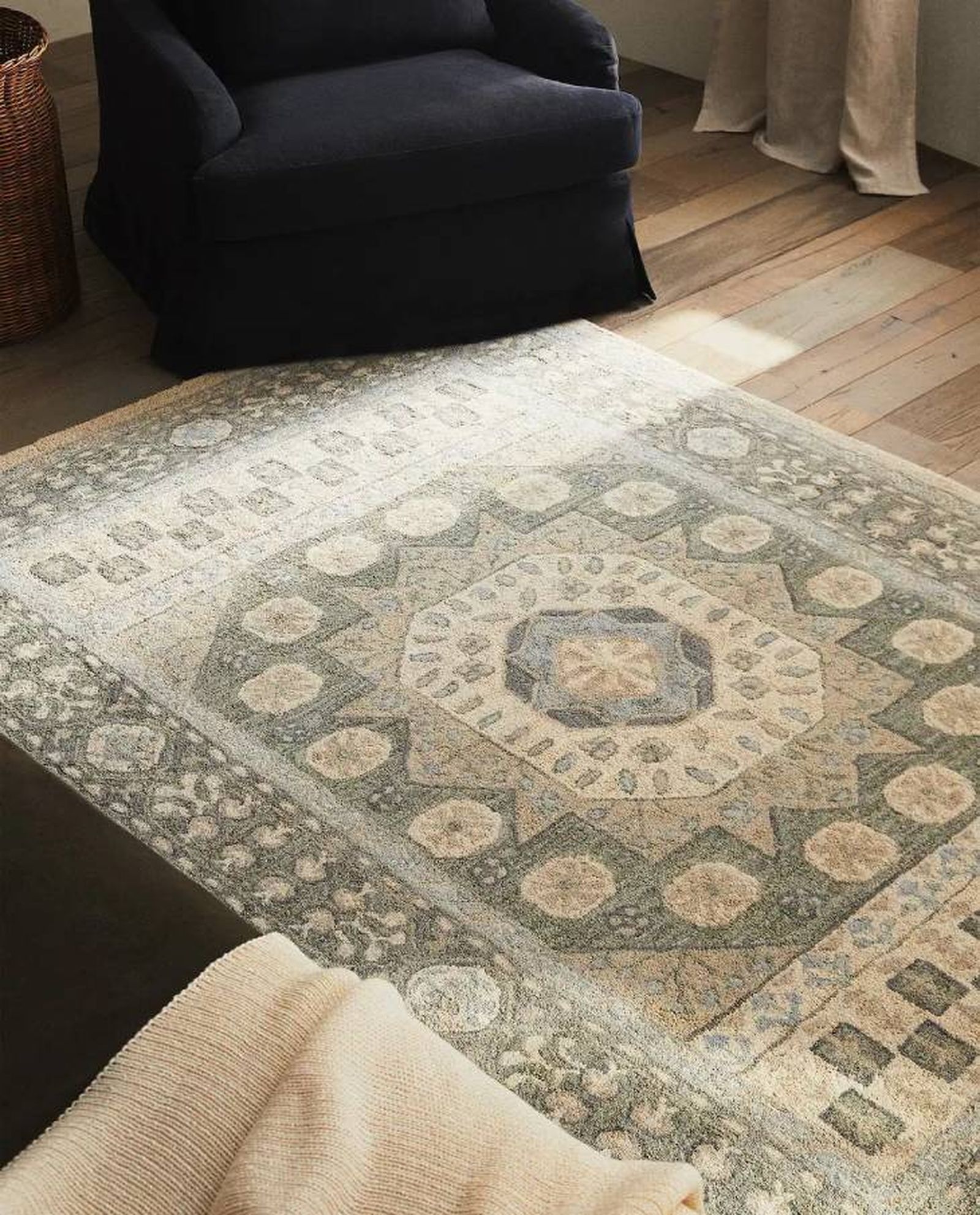 alfombra lana estampado geometrico zara home