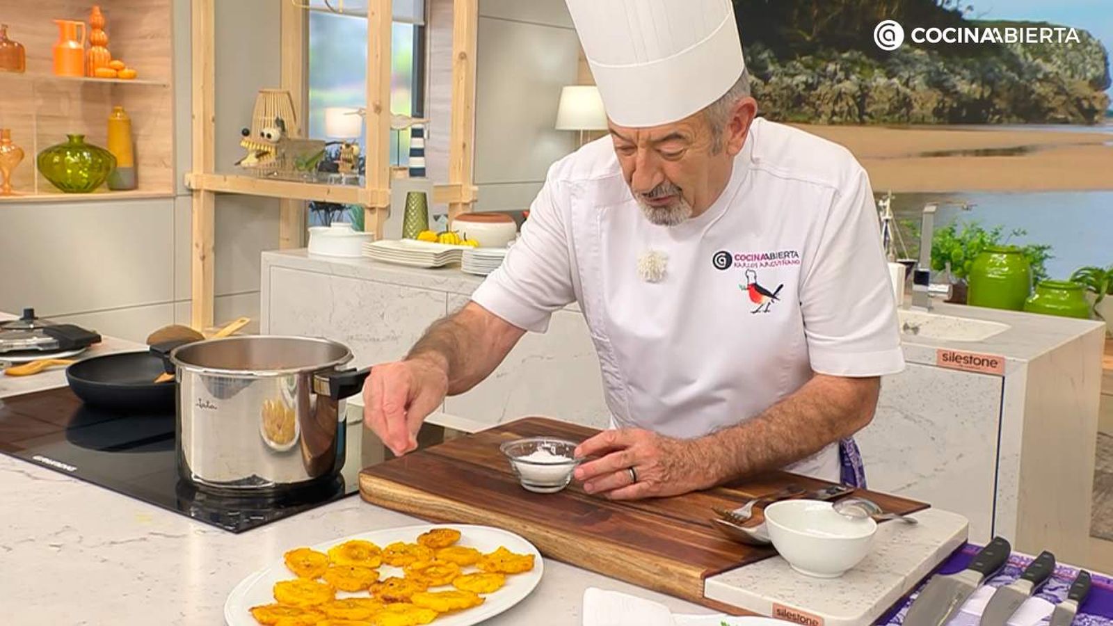 Karlos Arguiñano prepara patacones o tostones