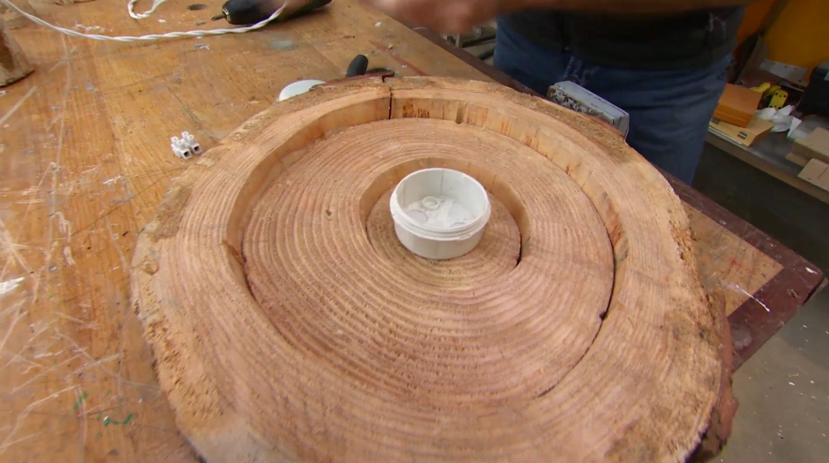 Lámpara con troncos y ramas de madera paso 8