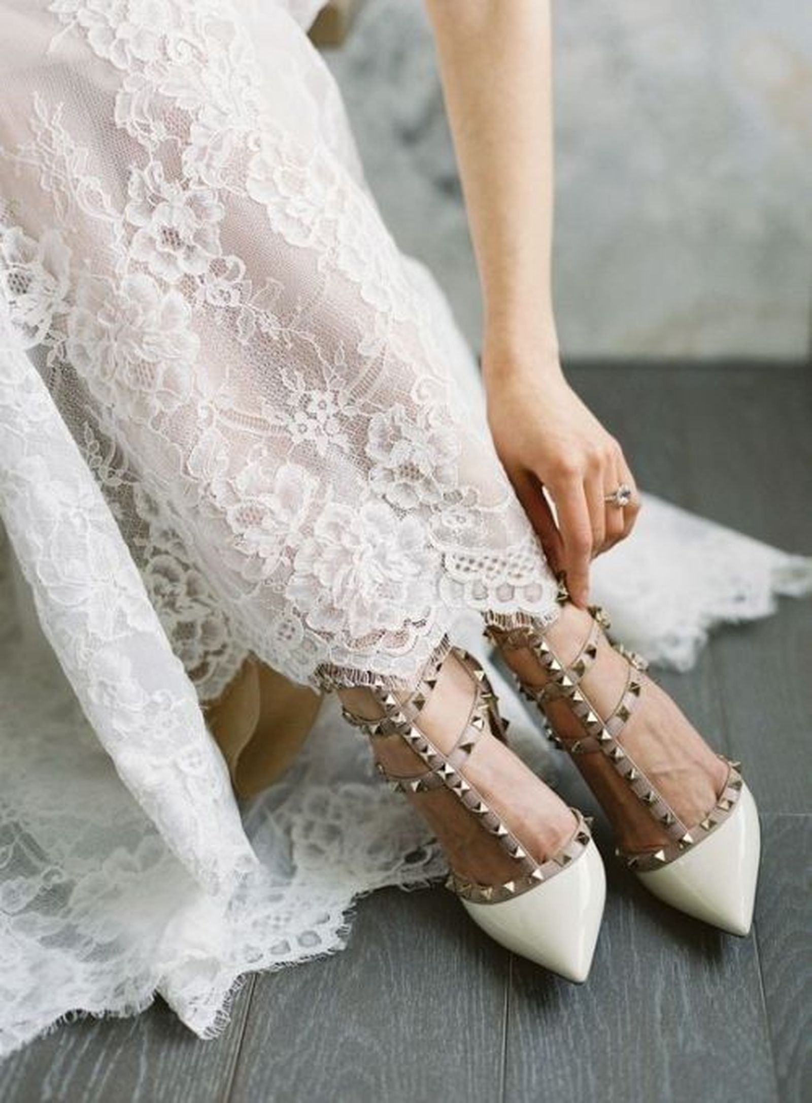 Sandalia Rockstud con tachuelas de Valentino