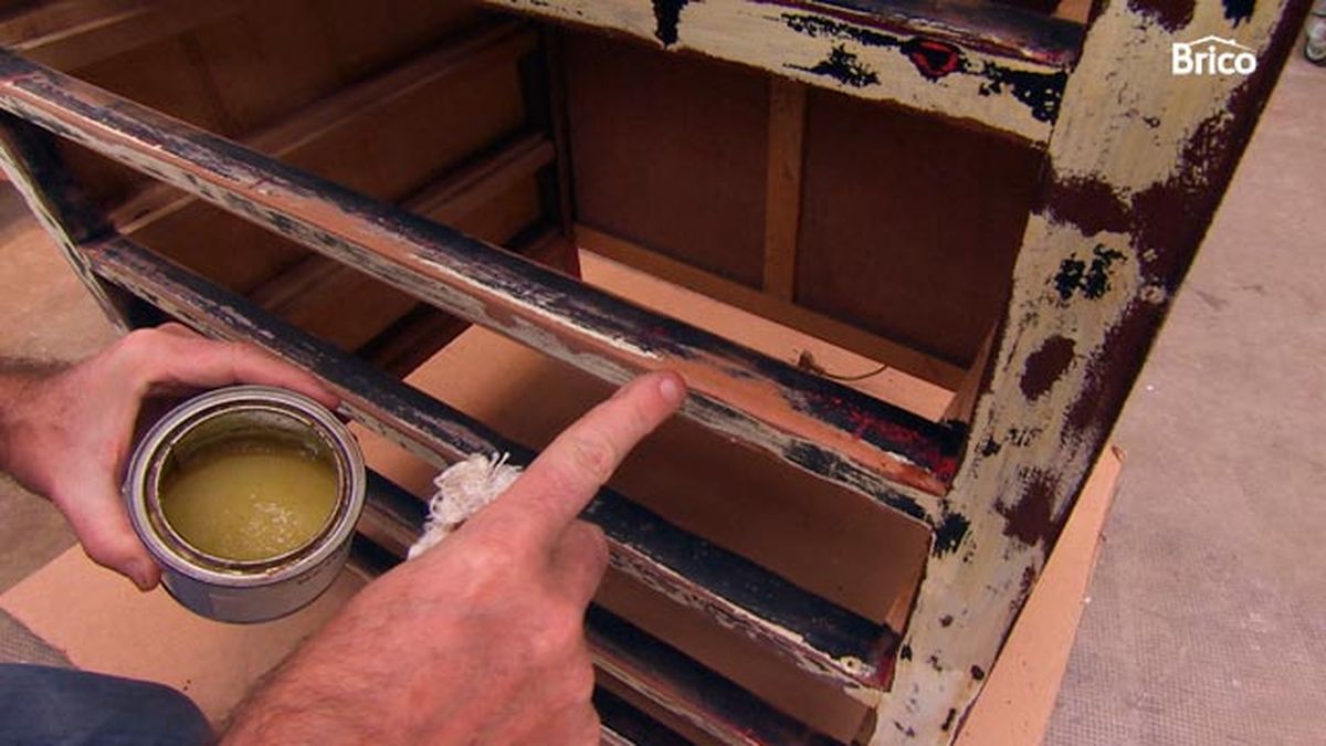 Cómoda con pintura pizarra paso 12