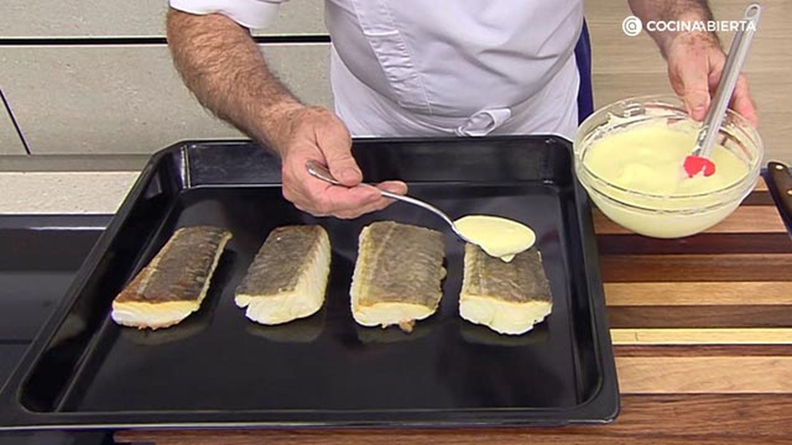 receta bacalao gratinado guisantes ka paso 8