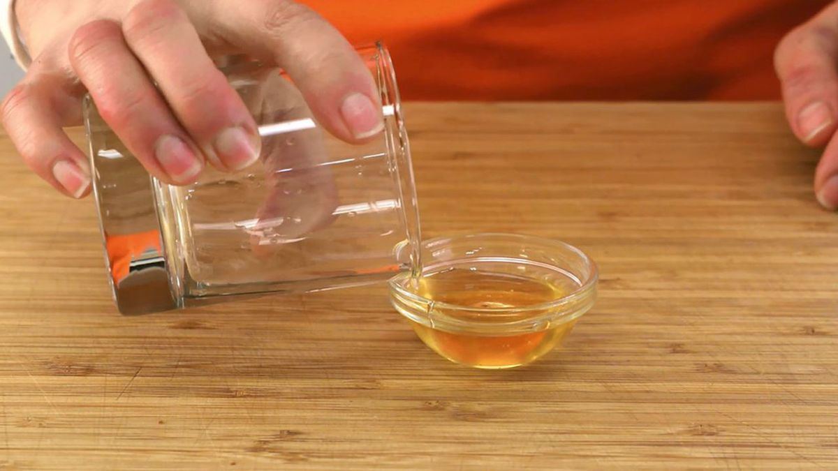 Receta de miguelitos de la Roda rellenos de crema  paso 3