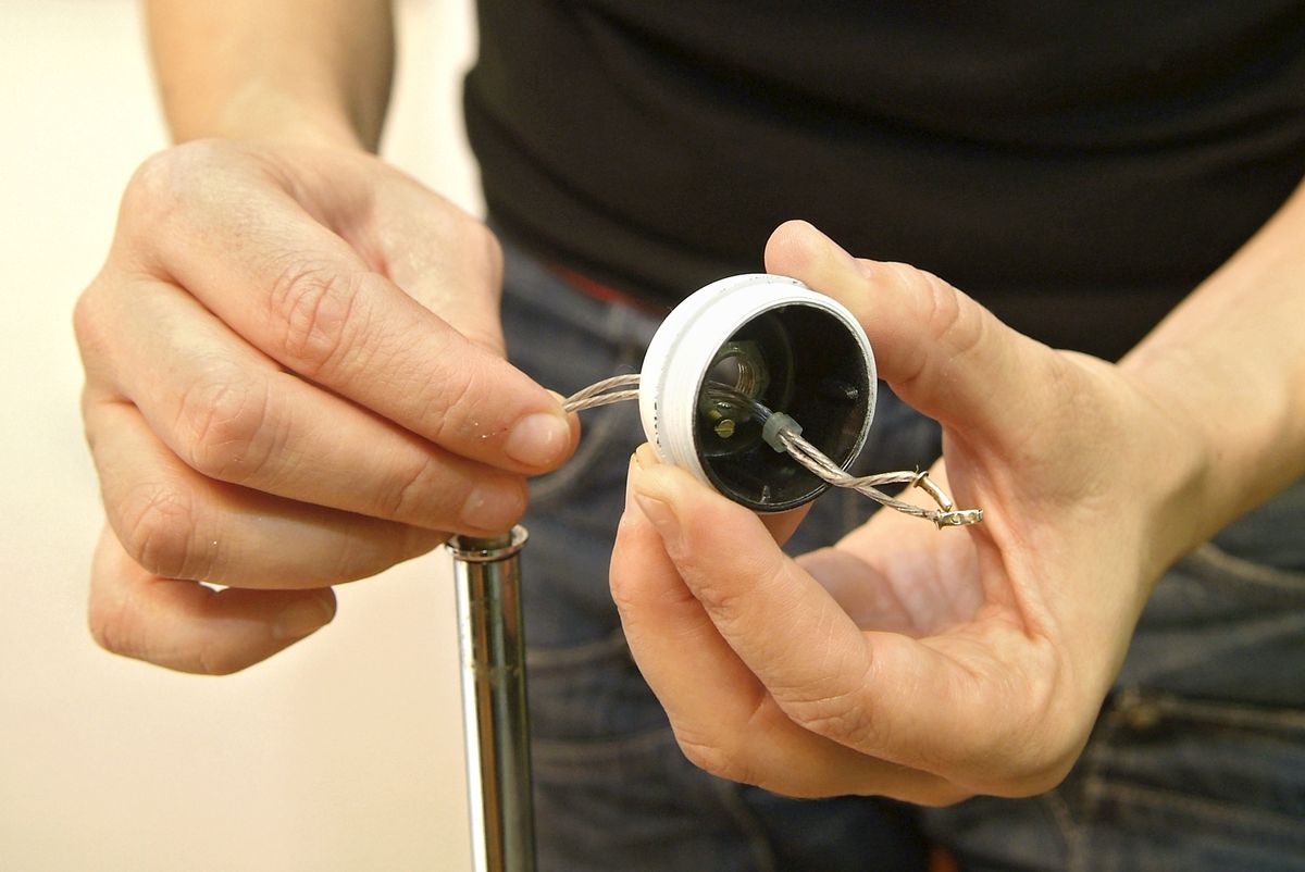 brico 0507 1 arreglo lampara mesita auxiliar paso 4