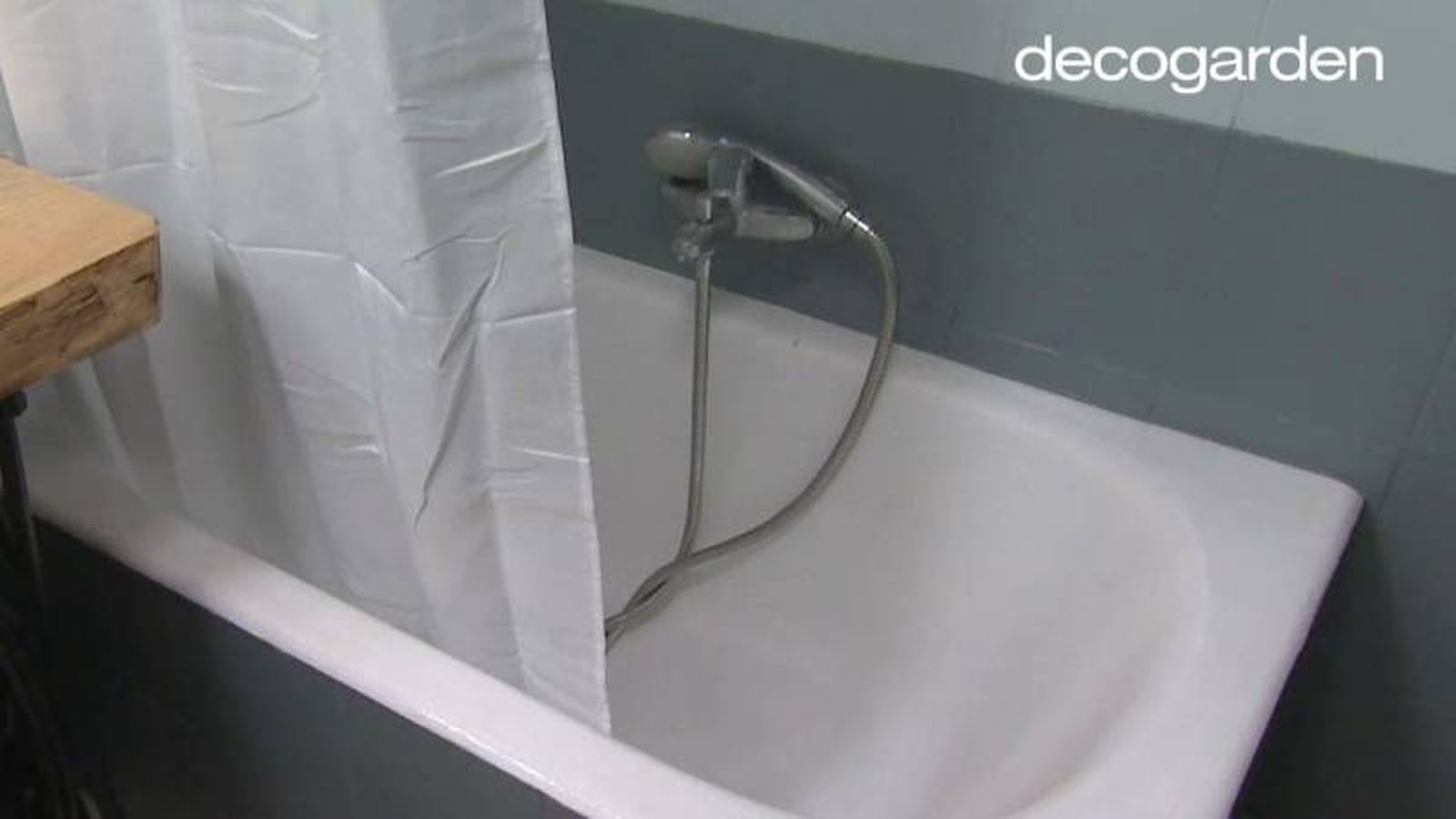 Bañera recién pintada y renovada.