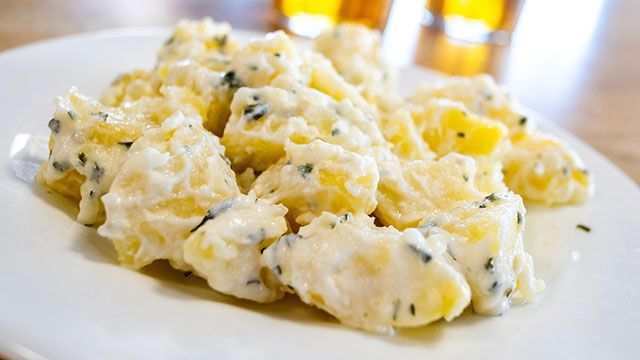 platos tipicos espana patatas alioli