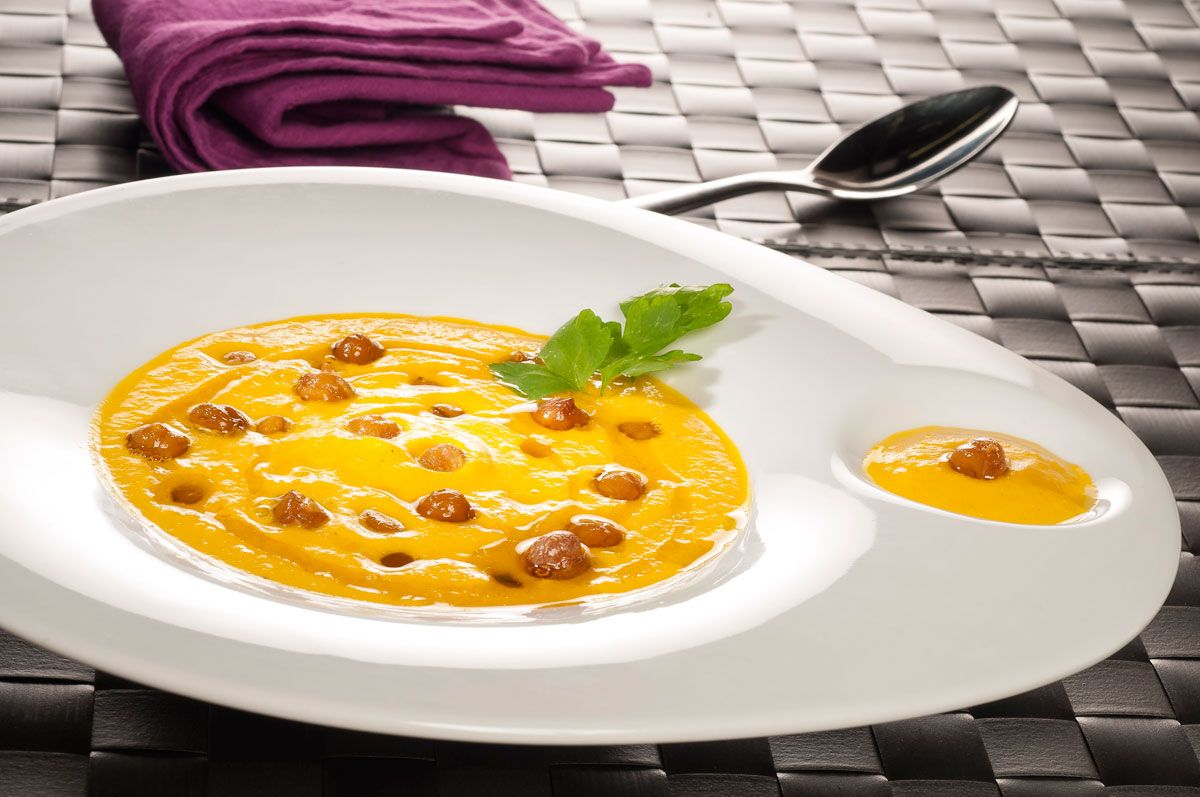 1576 Crema de zanahorias asadas con garbanzos crujientes (760) xl