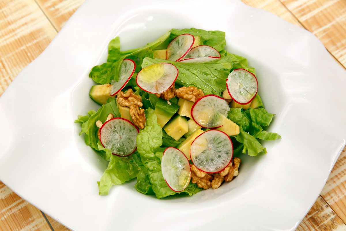 5580 2 Ensalada de lechuga, aguacate y rabanitos xl