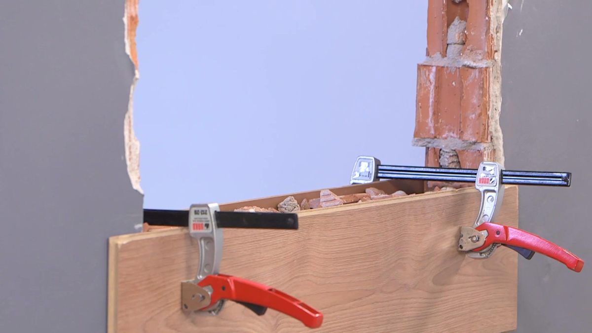 Cómo abrir un pasaplatos en la pared paso 7