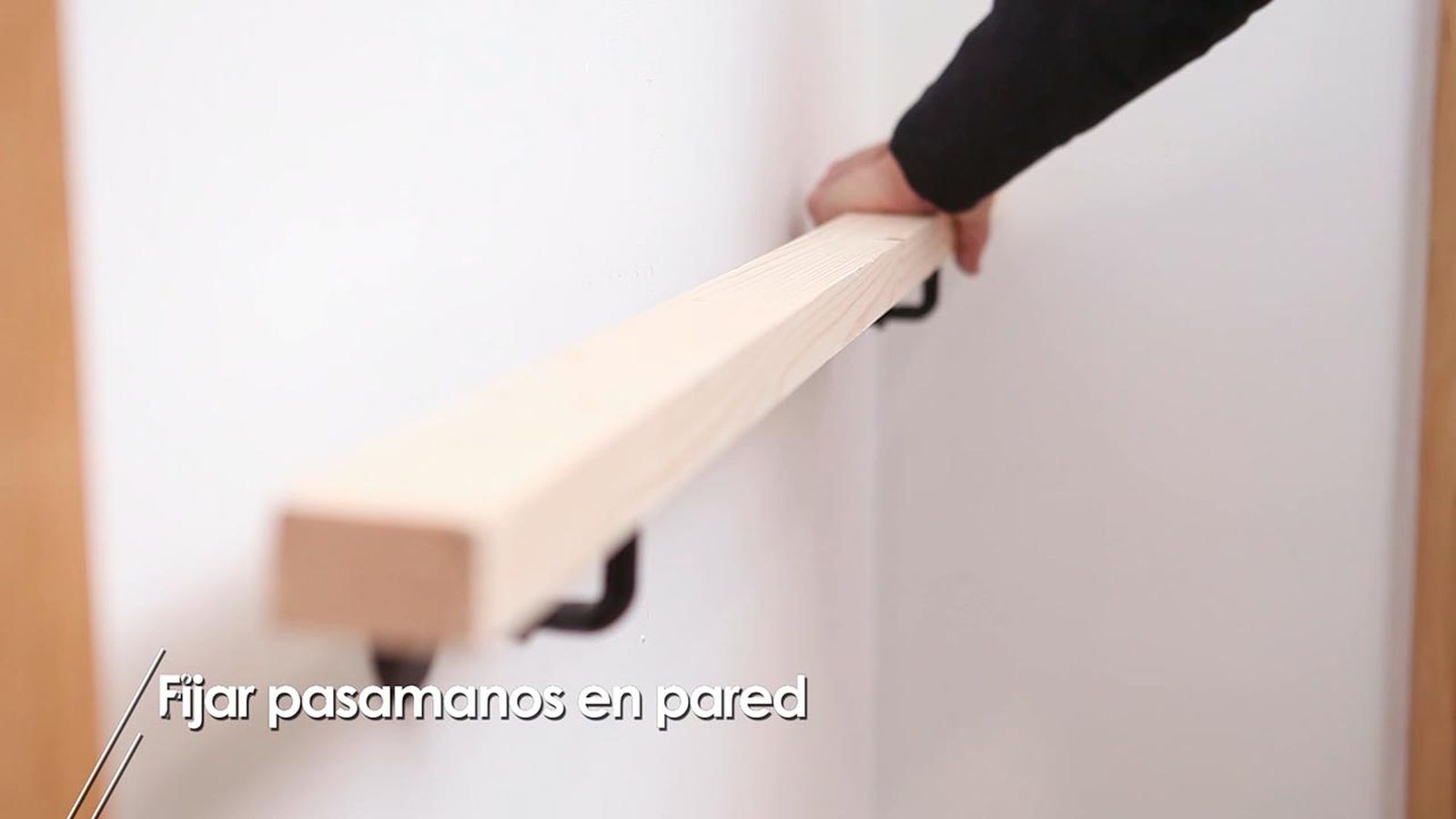 Como fijar un pasamanos en la pared