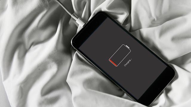 cargar el movil por la noche si o no bateria