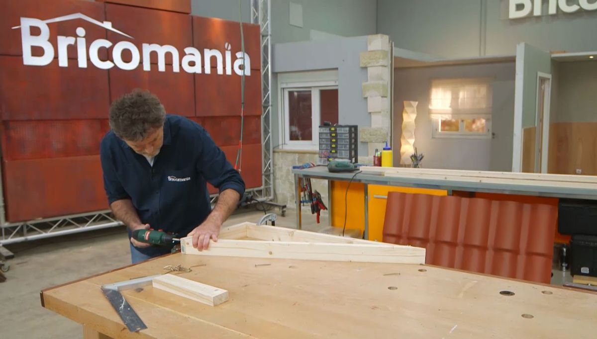 Brico 949 Tejadillo para puerta de entrada  paso 3