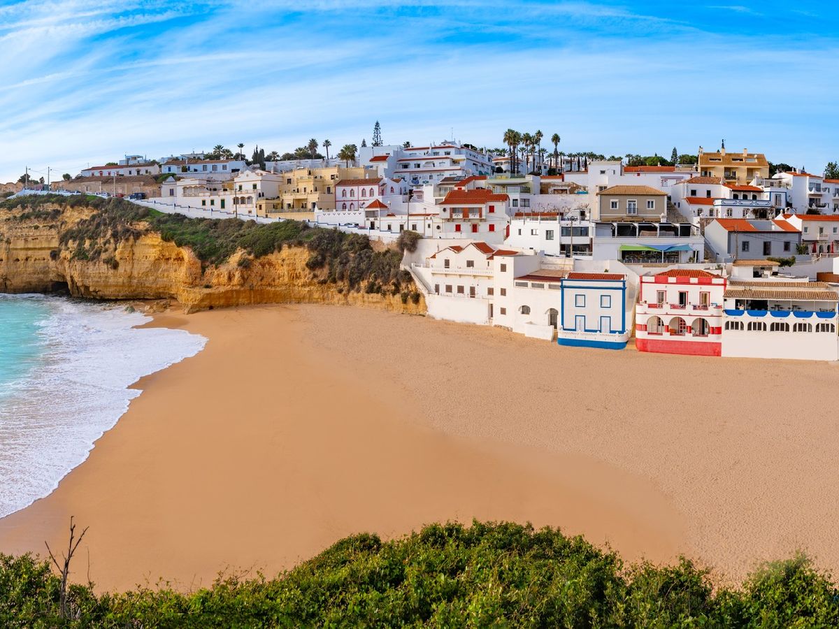 Praia Carvoeiro en El Algarve, Portugal