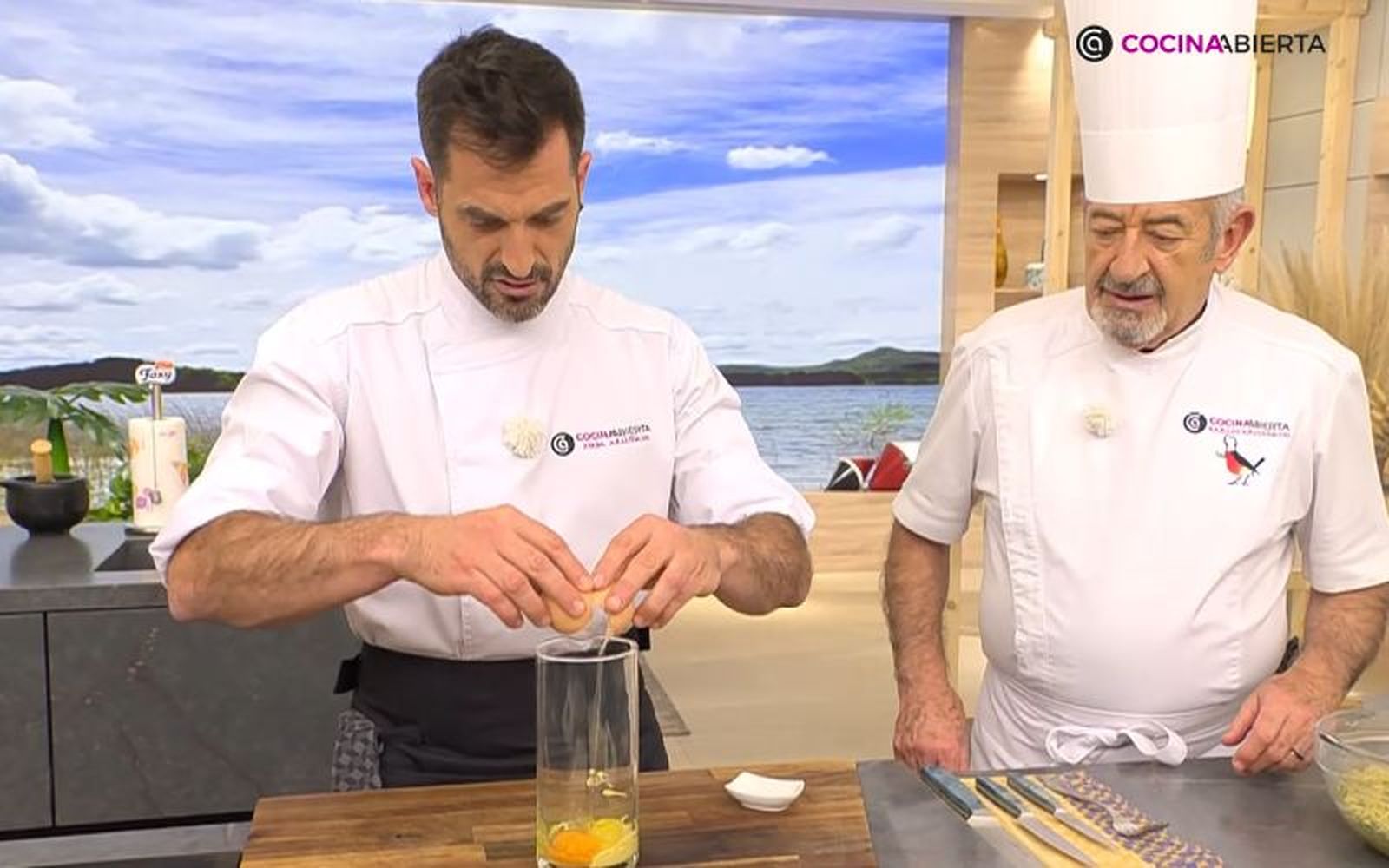 Utiliza un huevo para elaborar la mayonesa de mostaza