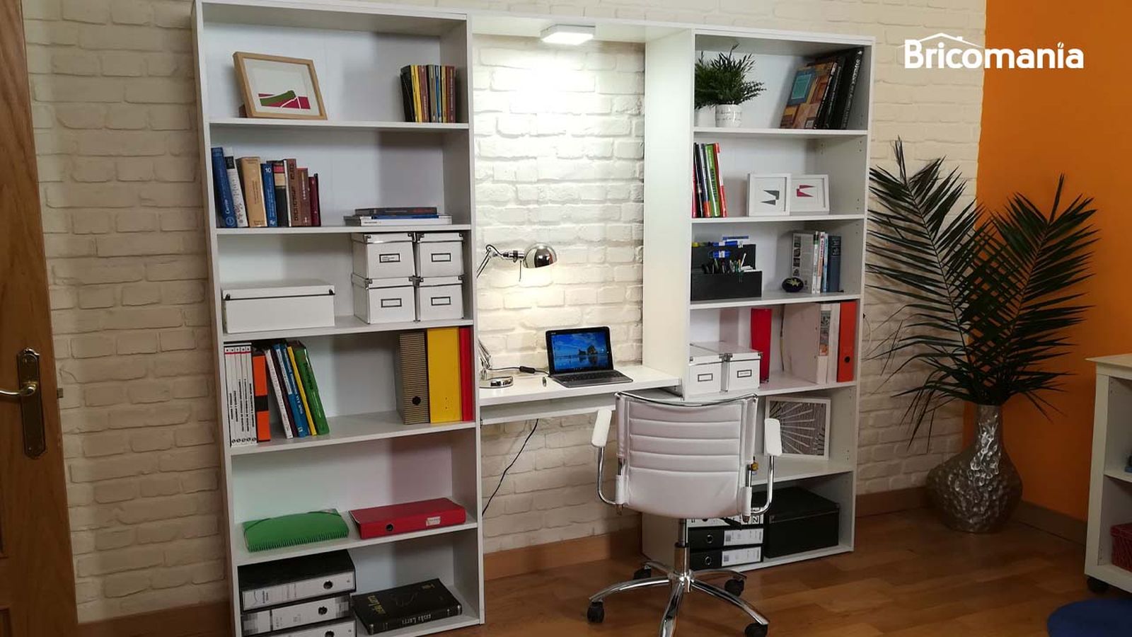 Cómo hacer un escritorio con estanterías