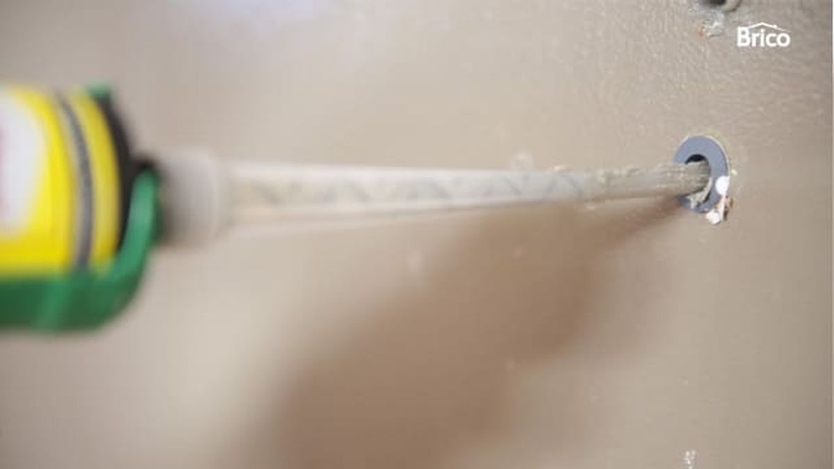 brico 0577 colgar tv pared sin que se vean los cables paso13