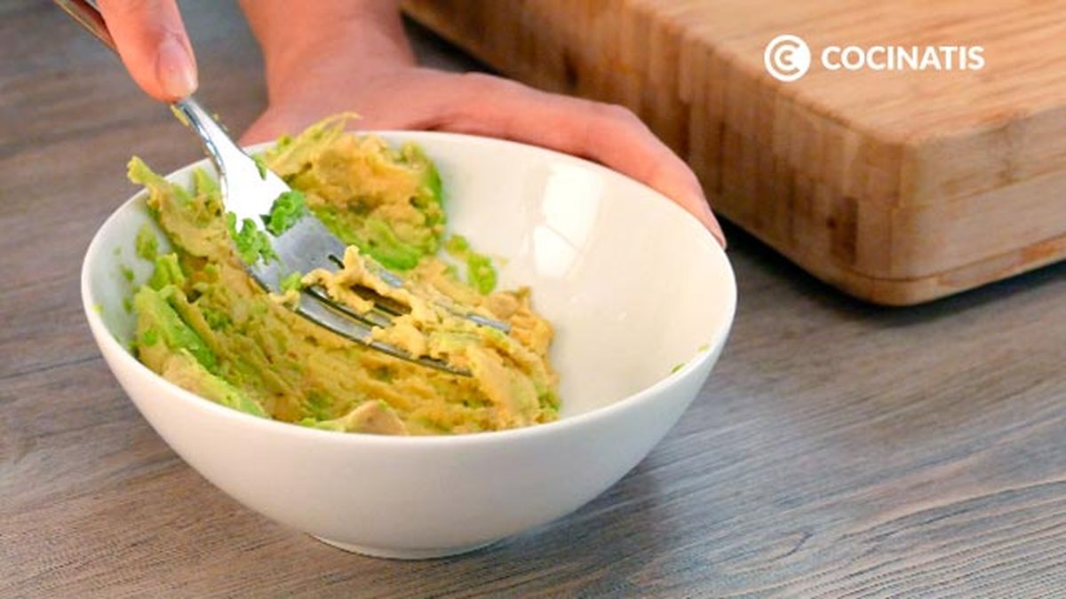 Receta de huevos rellenos de aguacate  paso 2