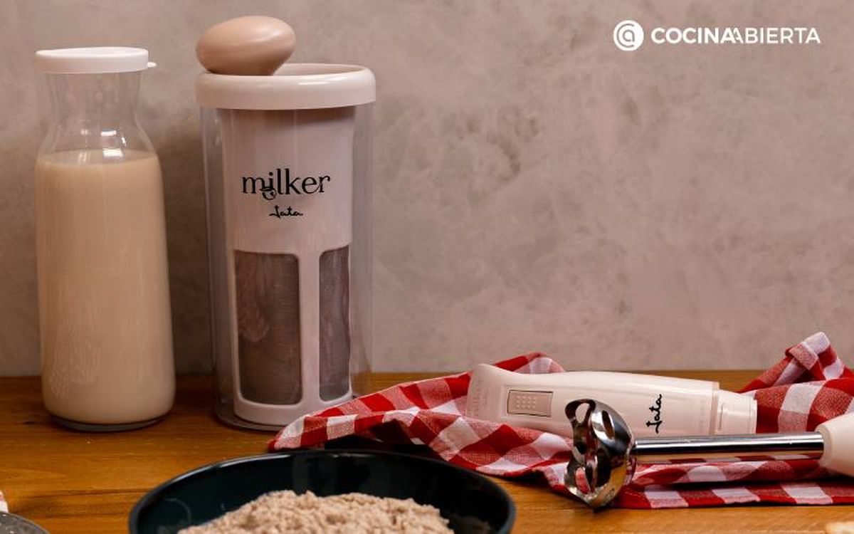 Elaboración de la receta de leche de avellanas - Sirve la leche de avellanas