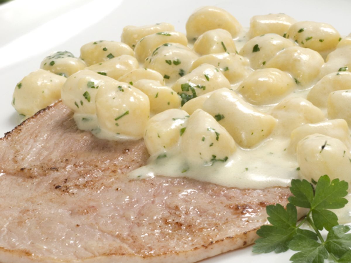 KARL4770 jamón y ñoquis de patata con salsa roquefort