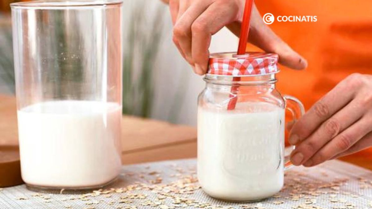 Sirve la bebida de avena y disfruta