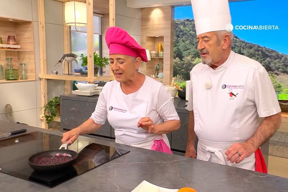 Eva Arguiñano y Karlos Arguiñano preparan mermelada de arándanos