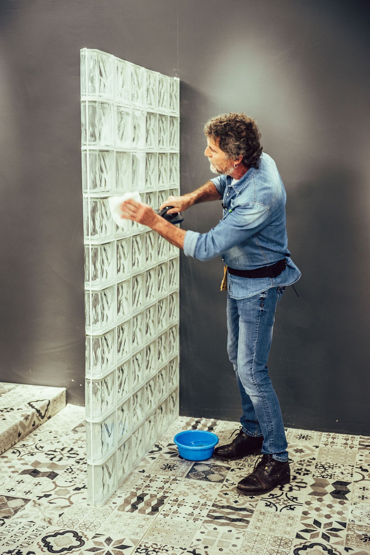 Cómo hacer una pared de bloques de vidrio paso 9