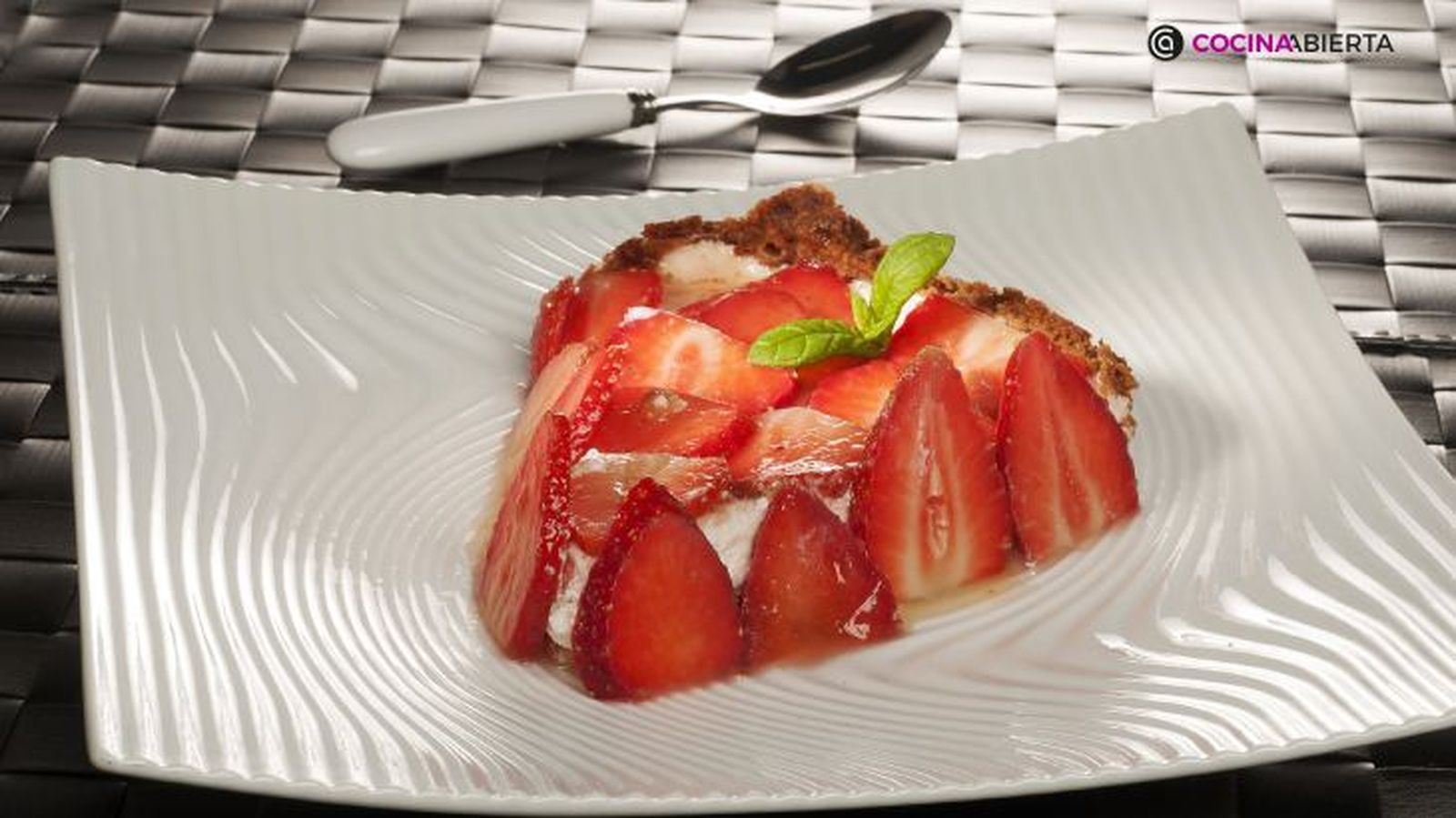 Tarta de cuajada y fresas