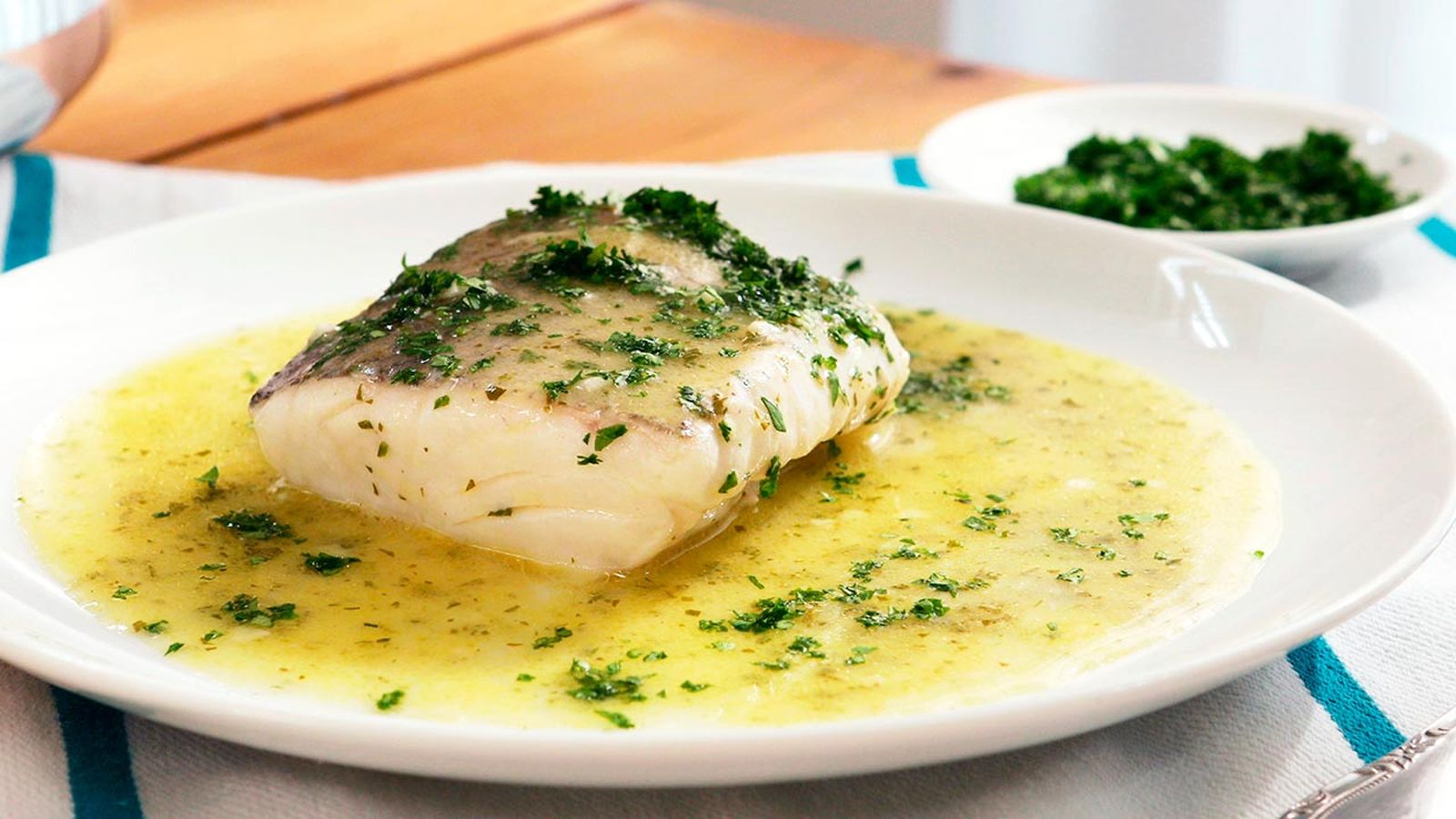 Recopilatorio de salsas fáciles para acompañar platos de pescado  salsa verde