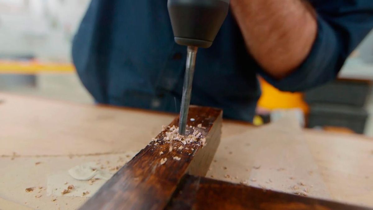 Cómo hacer bancos con traviesas de madera paso 12