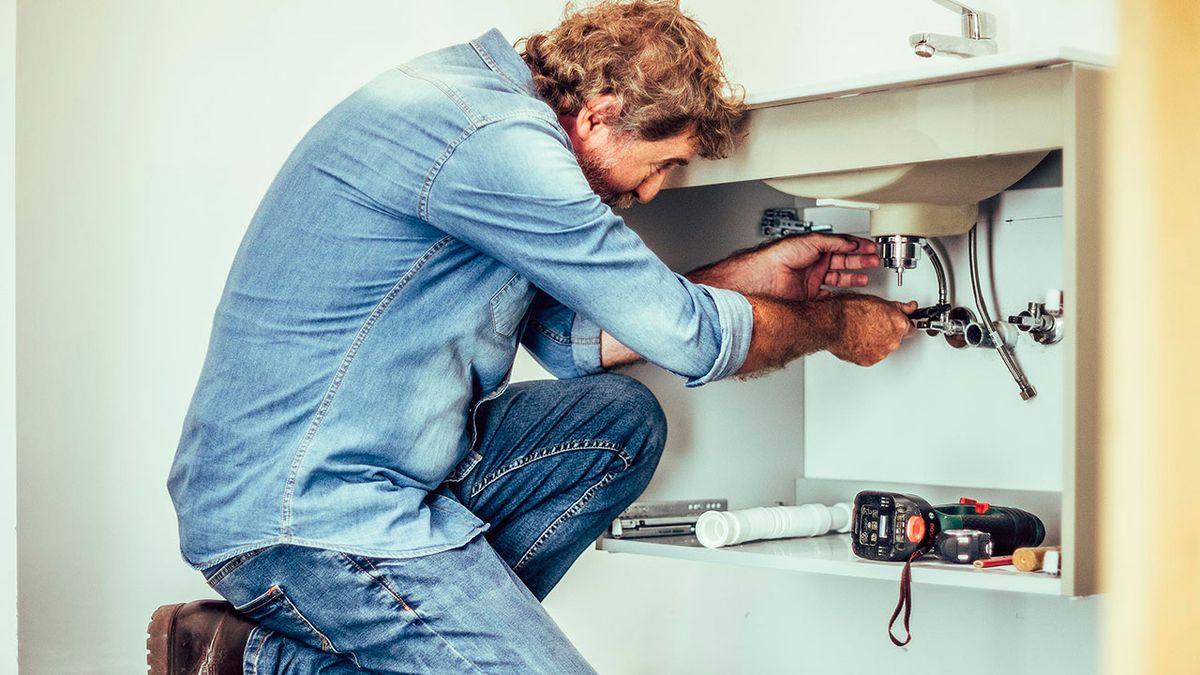 Cómo instalar un mueble de baño suspendido paso 7