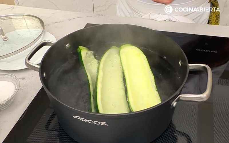 Cocina las cáscaras durante 3-4 minutos