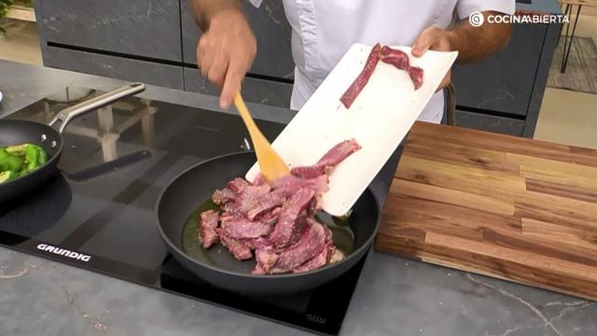 KARL7204 Entrecula ternera salsa melocoton pimientos paso 4